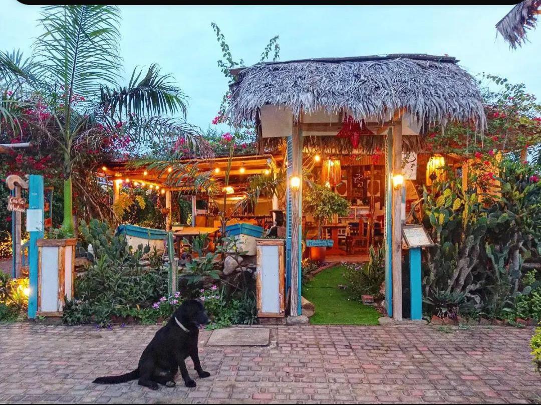 Cafe Madame Hotel Puerto Lopez Bagian luar foto