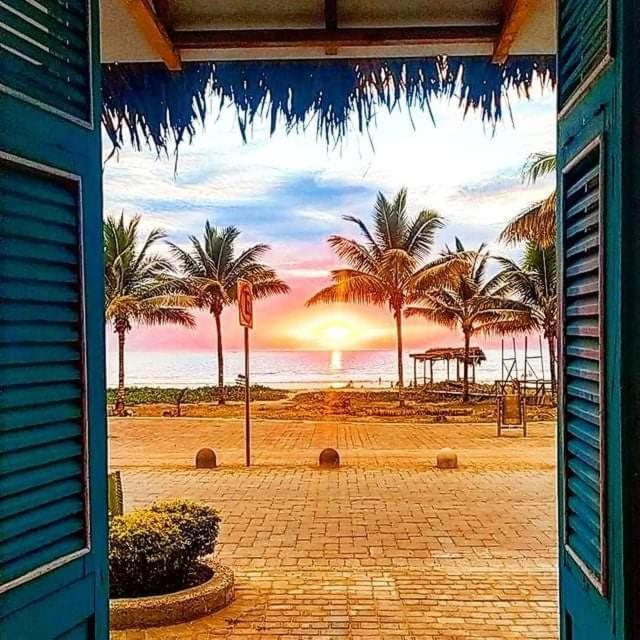 Cafe Madame Hotel Puerto Lopez Bagian luar foto