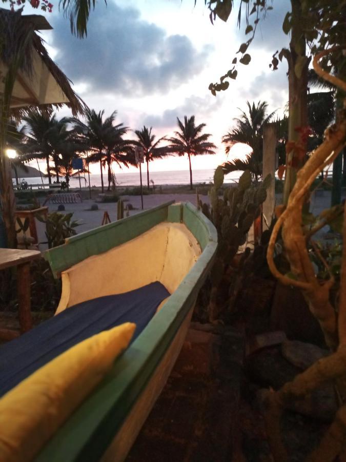 Cafe Madame Hotel Puerto Lopez Bagian luar foto