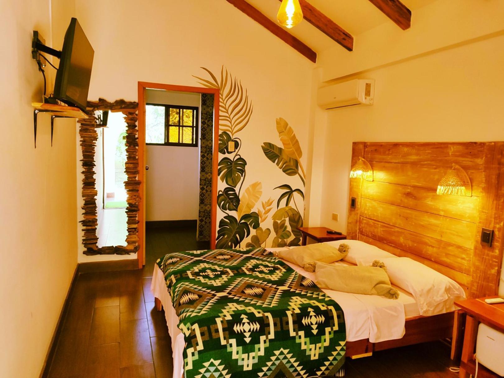 Cafe Madame Hotel Puerto Lopez Bagian luar foto