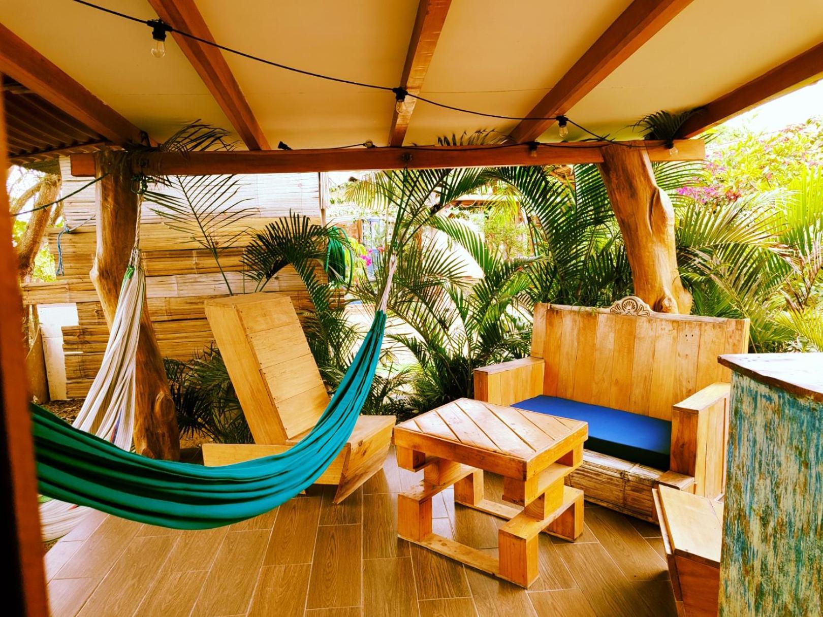 Cafe Madame Hotel Puerto Lopez Bagian luar foto