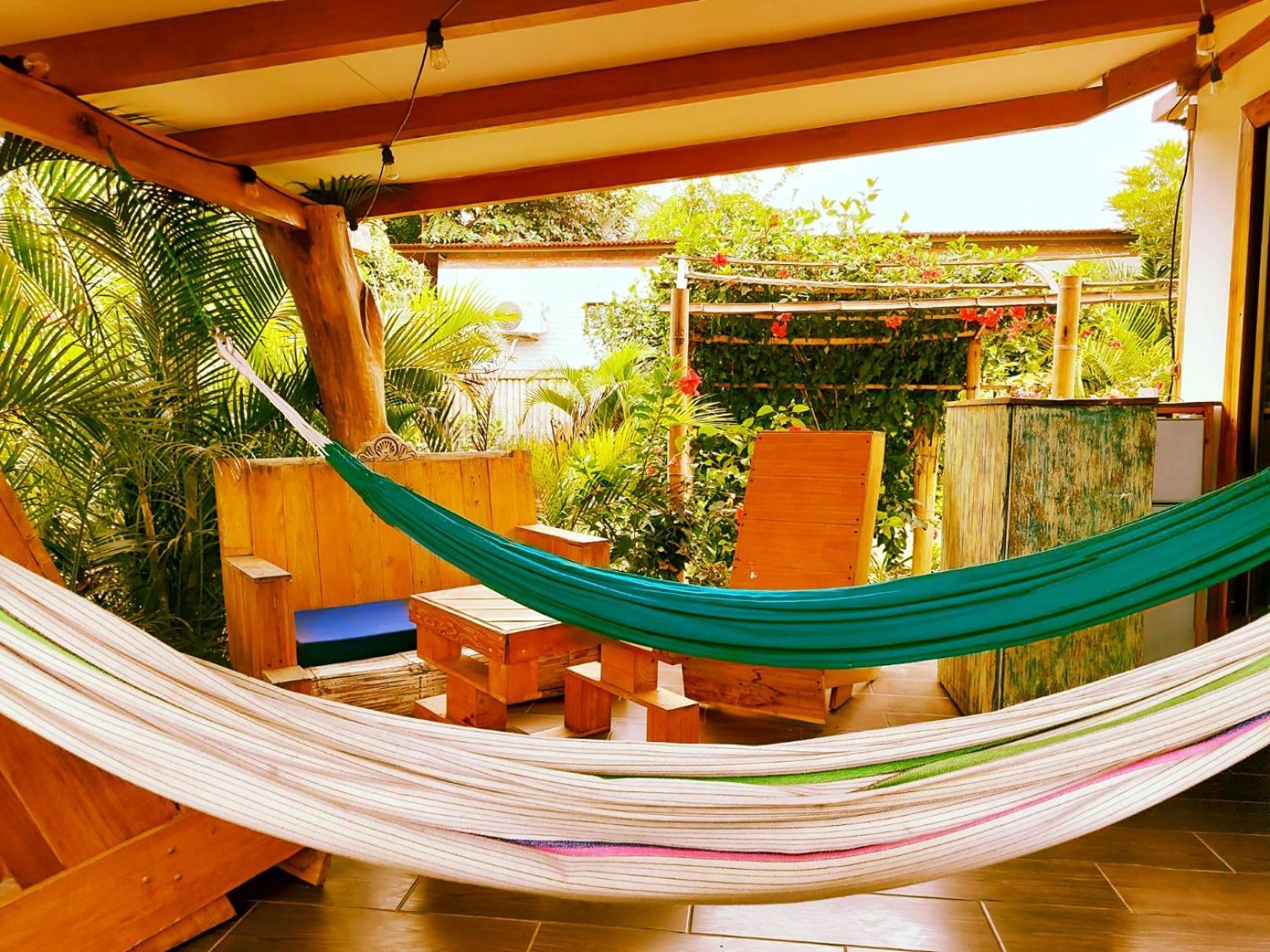 Cafe Madame Hotel Puerto Lopez Bagian luar foto